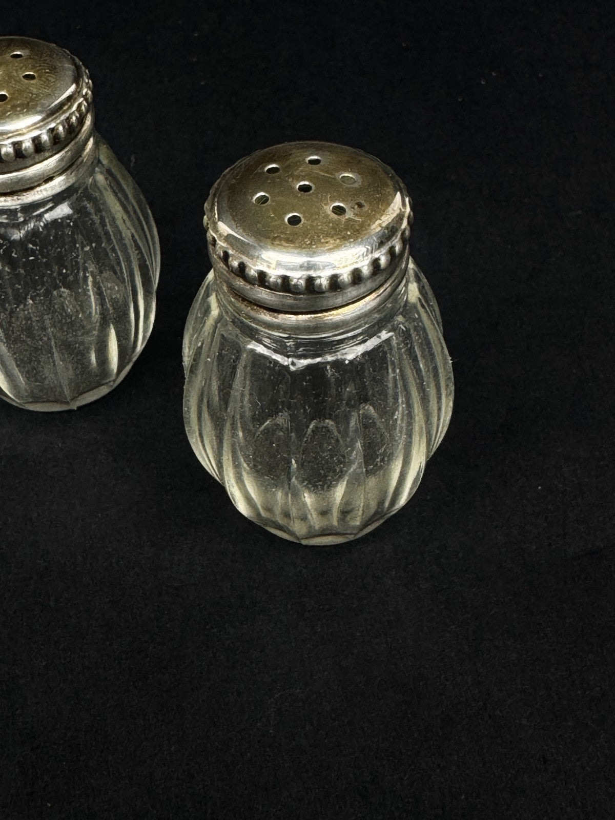 Coffret de quatre salerons Christofle en argent massif et verre