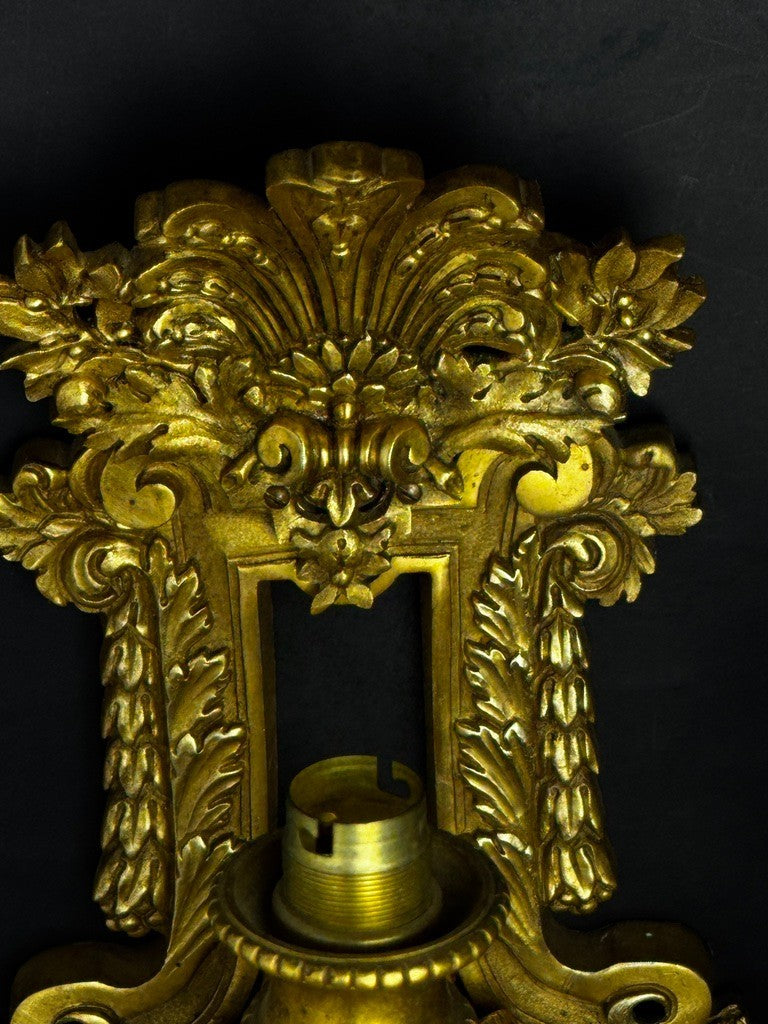 Paire d’importantes appliques en bronze doré, style Louis XVI, époque XIXe