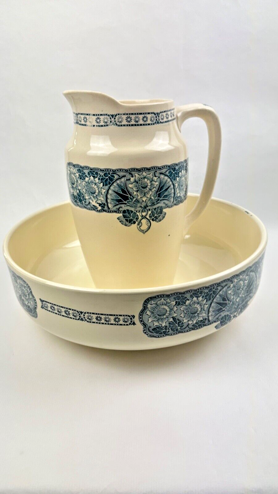 Broc et vasque en faience Longchamp modèle Thèbes