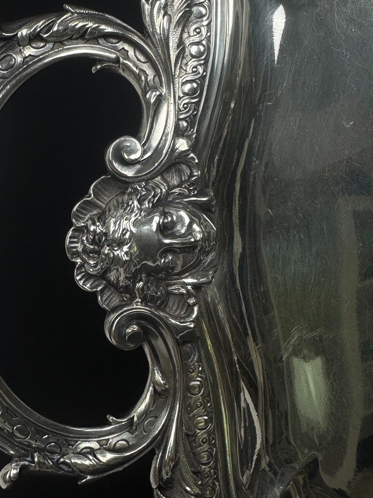 Christofle, important plateau de service en métal argenté décor de mascarons