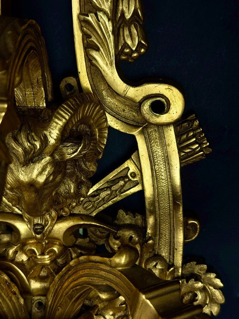 Paire d’importantes appliques en bronze doré, style Louis XVI, époque XIXe