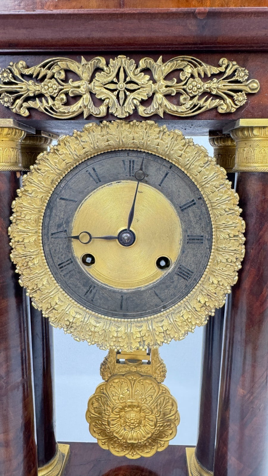 Pendule portique en acajou époque Restauration