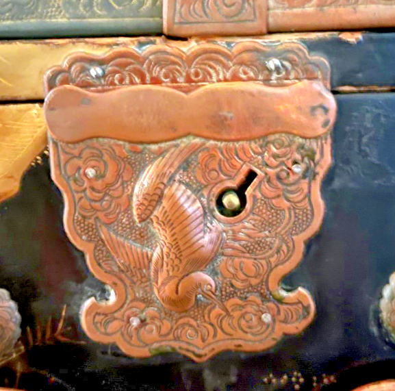 Cabinet En Laque Et Plaques De Porcelaine, Japon 19ème