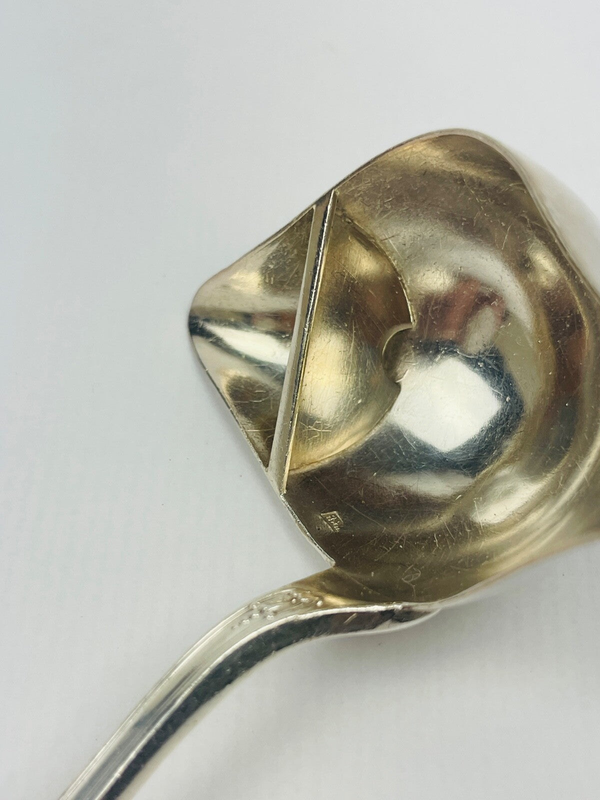 Cuillère à sauce en métal argenté maigre gras modèle Coquille
