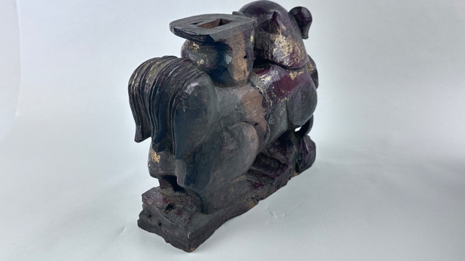 Paire de chiens de Fô en bois sculpté et doré 19ème