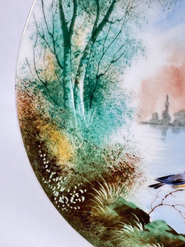 Assiette décorative peinte à la main - Décor oiseaux et paysage, Limoges - 23 cm