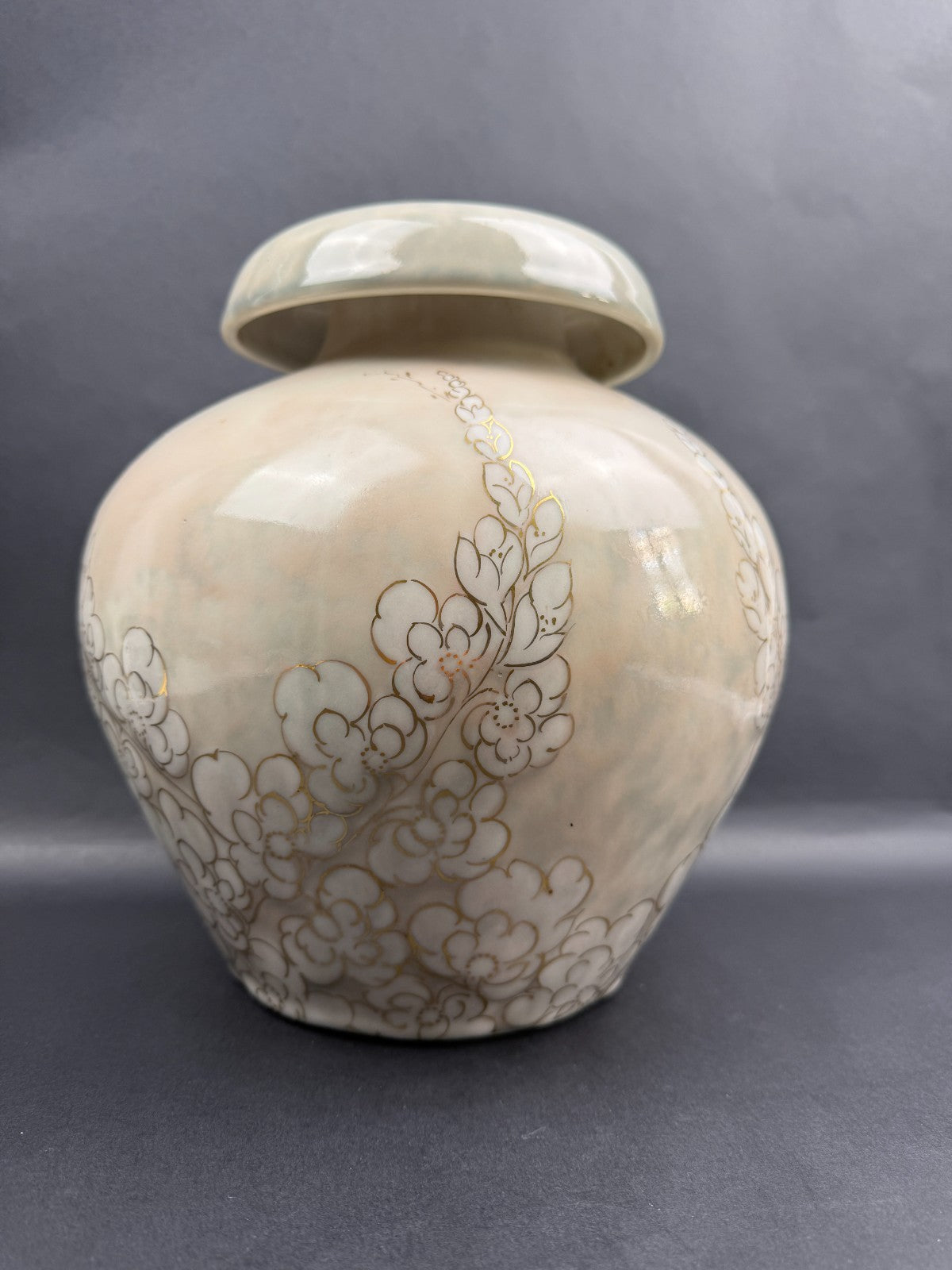 Vase Tharaud Limoges Décor floral doré Porcelaine émaillée – H 26 cm