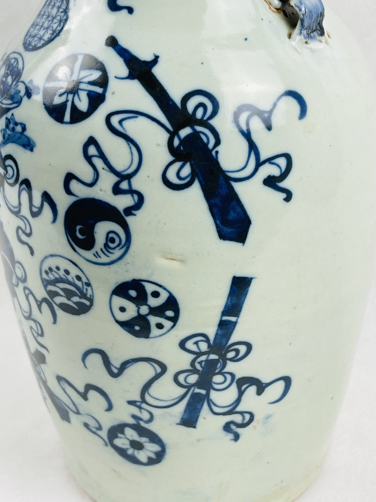 Paire de vases balustres en porcelaine de Chine, dynastie Qing
