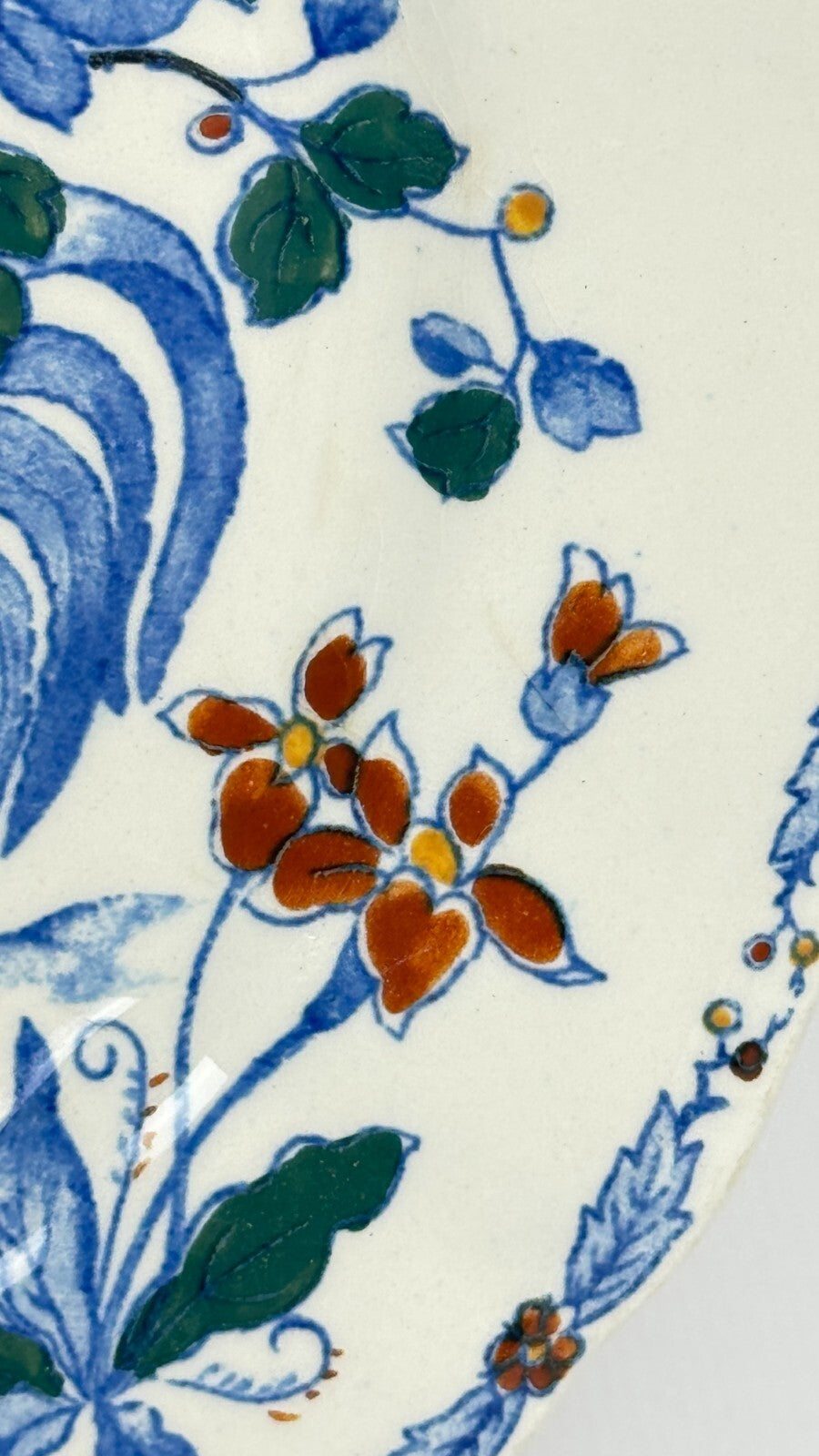 Gien 1875, suite de 6 assiettes plates Coq et pivoines