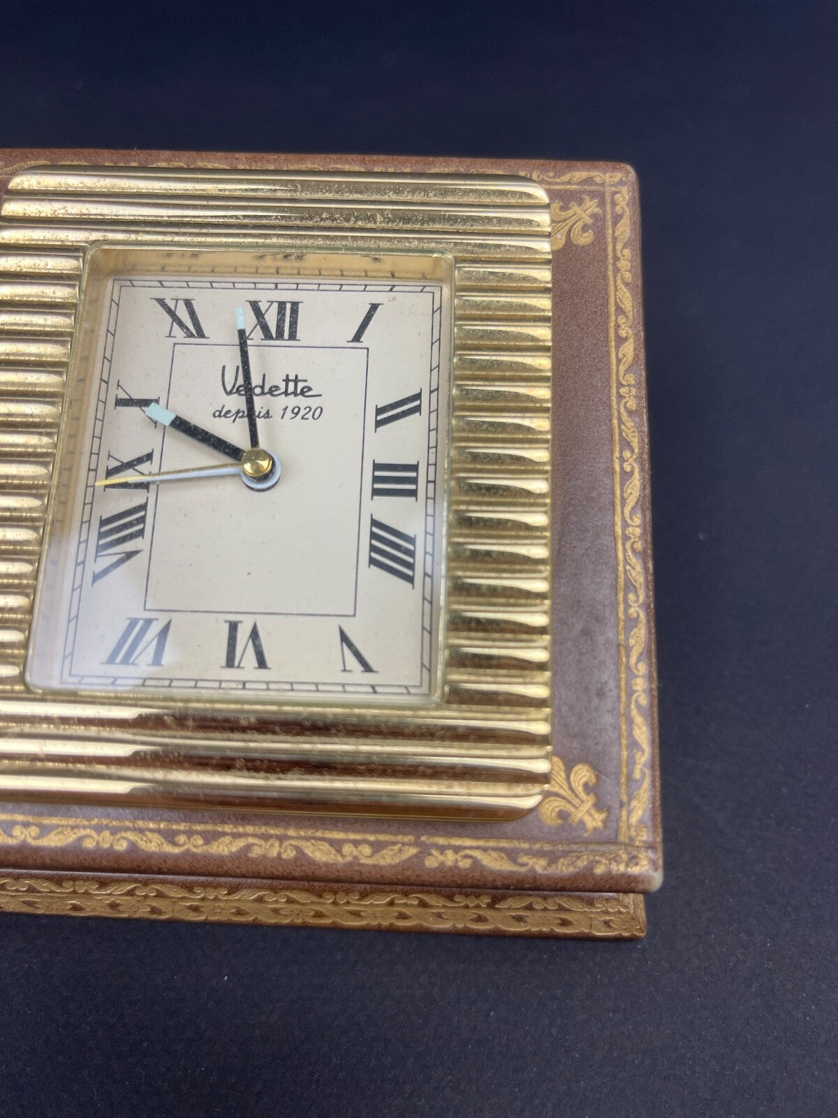 Réveil de bureau, de voyage quartz doré Vedette
