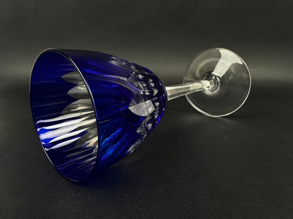 Verre à vin Baccarat – Modèle Cassino – Cristal outremer doublé taillé – 19 cm