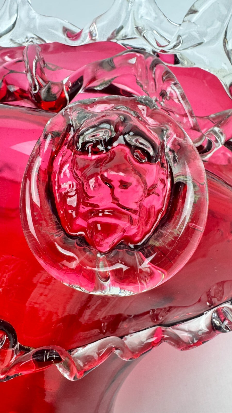 Jardinière en verre rouge framboise dans le goût d'Auguste Jean ou de Legras