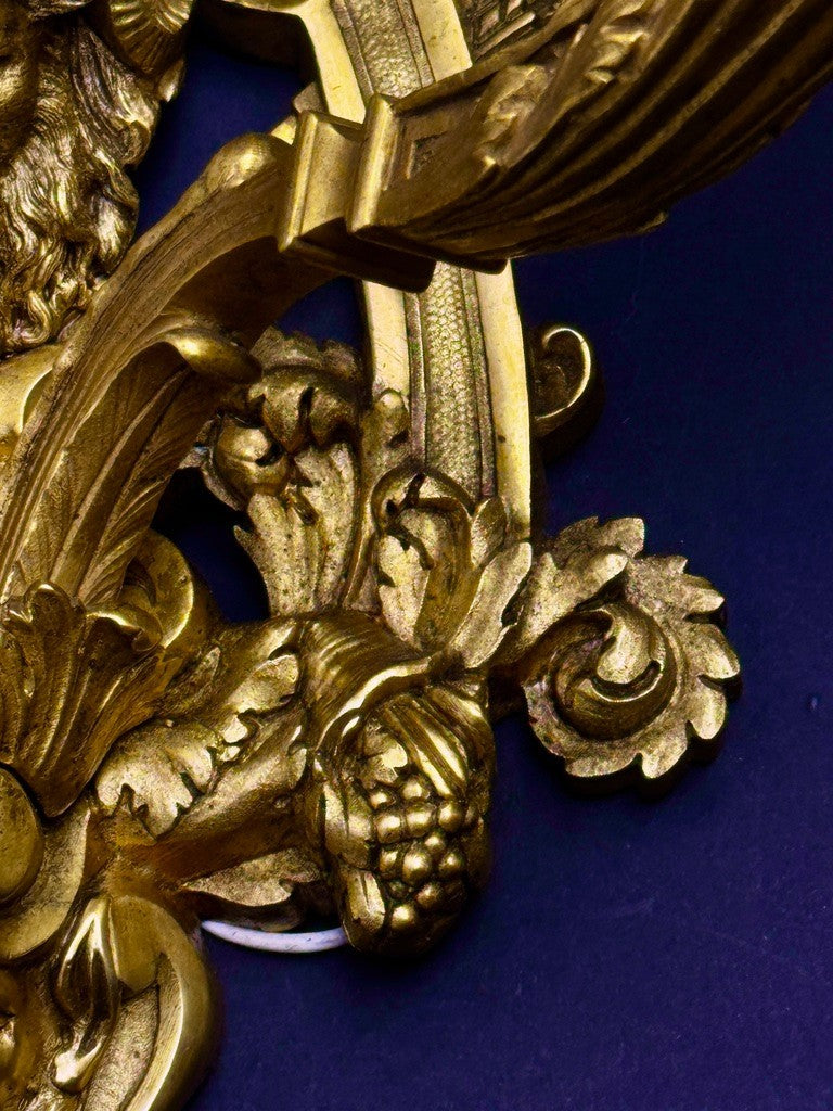 Paire d’importantes appliques en bronze doré, style Louis XVI, époque XIXe