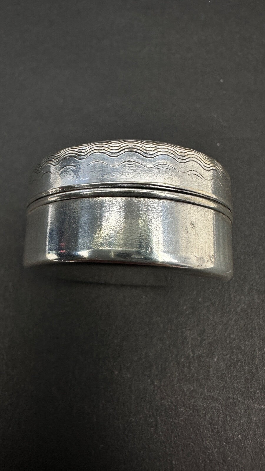 Boite à onguent ou à pilule en métal argenté diamètre 3,5 cm