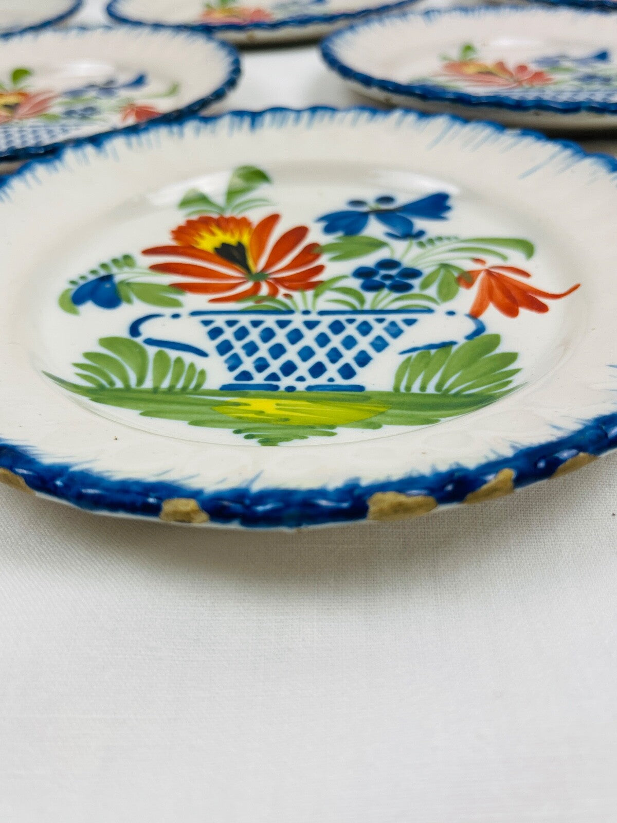 Lot de 6 assiettes Auvillar à décor de Corbeille Fleurie