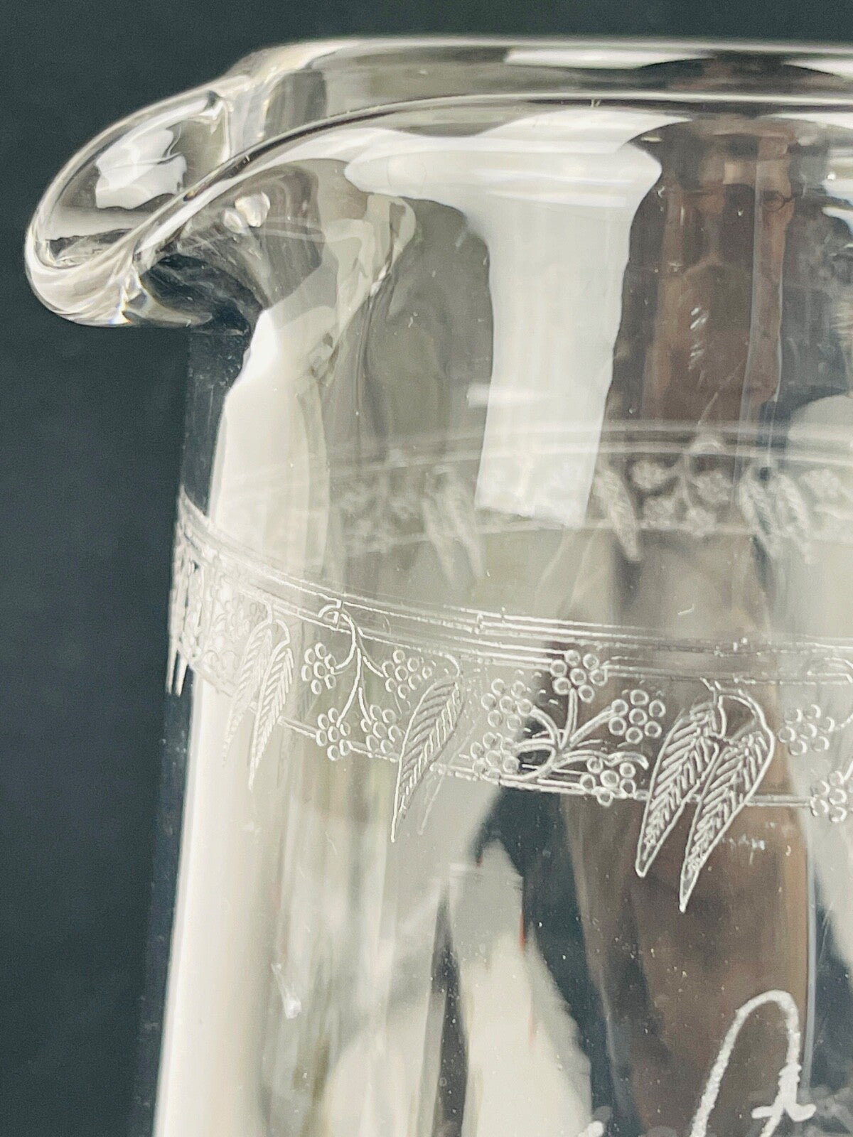 Broc à eau, pichet en cristal gravé Hyacinthe Cayla