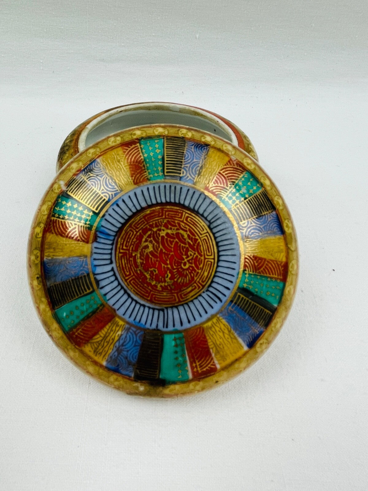 Bonbonnière, pot couvert en porcelaine Satsuma n°1