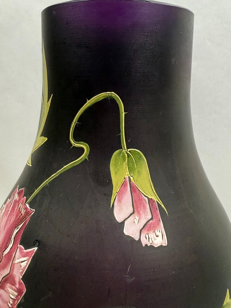 Vase Art Nouveau en verre émaillé violet décor de pavots, Poschinger vers 1900