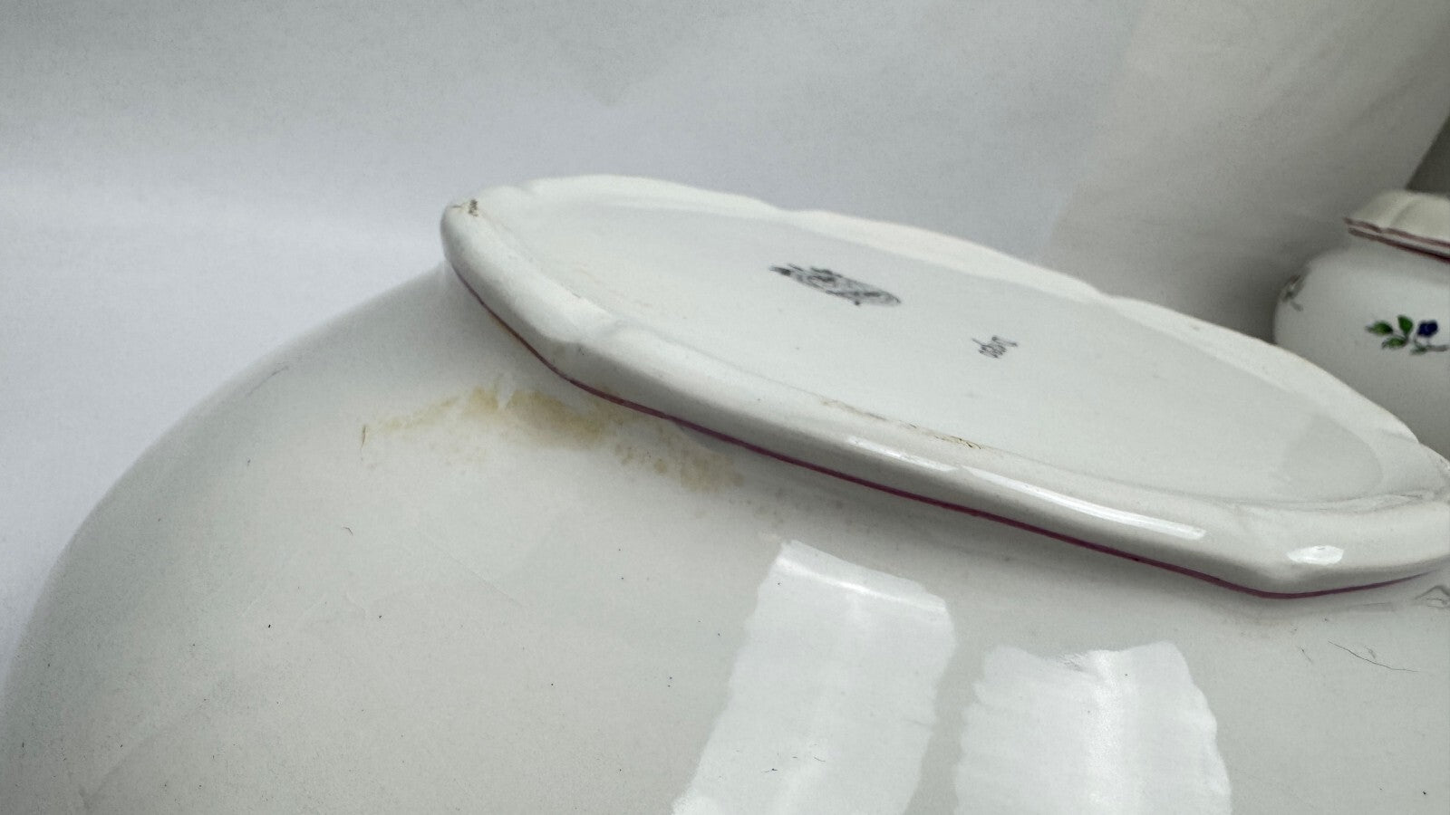 Boch Frères, La Louvière, soupière décor floral