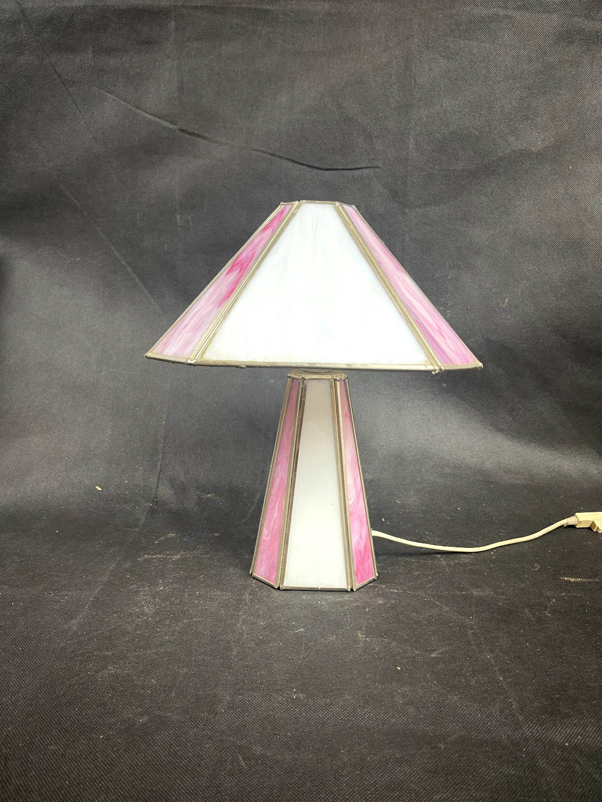 Ancienne lampe de table  en pâte de verre dans l'esprit de Tiffany