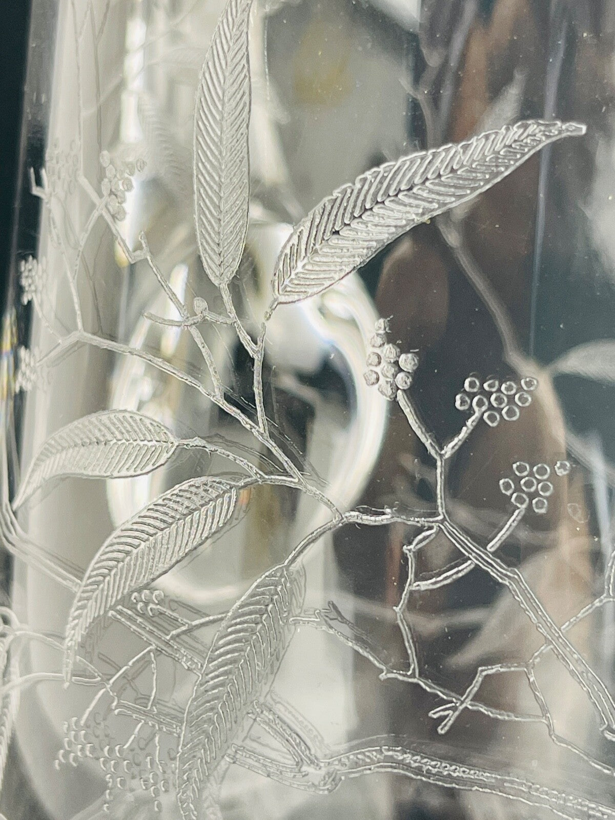 Broc à eau, pichet en cristal gravé Hyacinthe Cayla