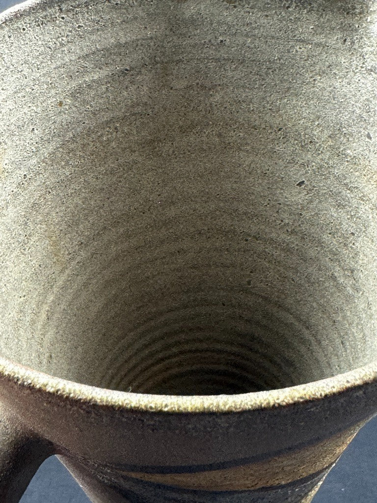 Pichet signé Alexandra Kostanda (1921-2011) Vallauris en grès émaillé années 60