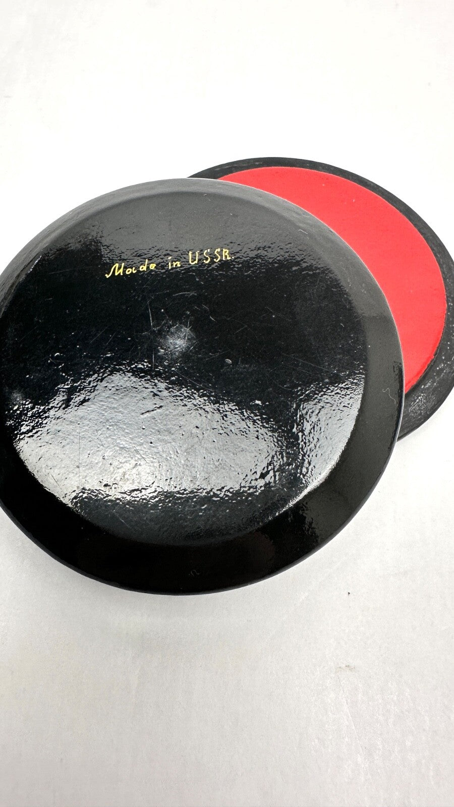 Boite en laque de Palekh, Russie, décor de volutes