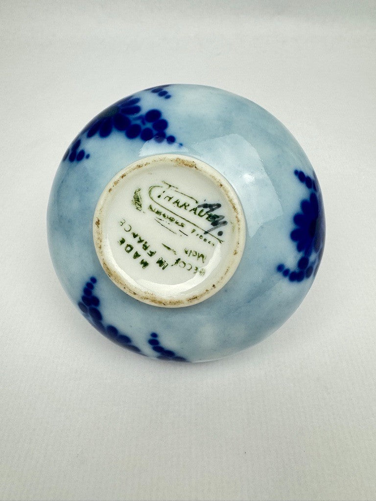 Vase n°3 - Tharaud Limoges – Porcelaine émaillée bleu et blanc