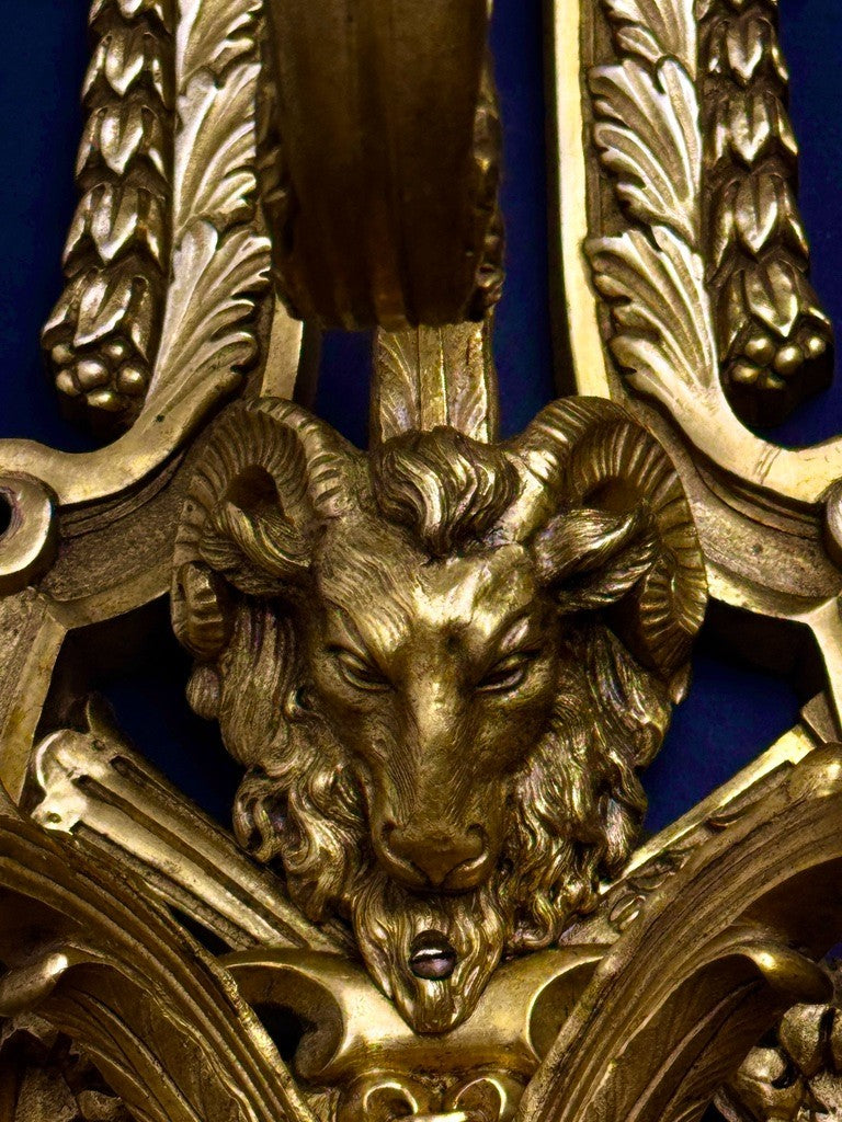 Paire d’importantes appliques en bronze doré, style Louis XVI, époque XIXe