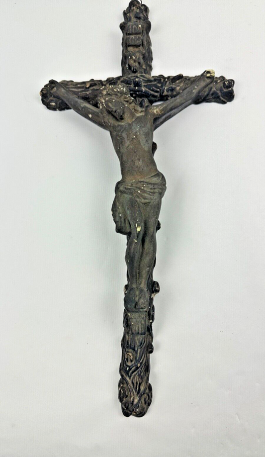 Crucifix Napoléon III en plâtre patine brune