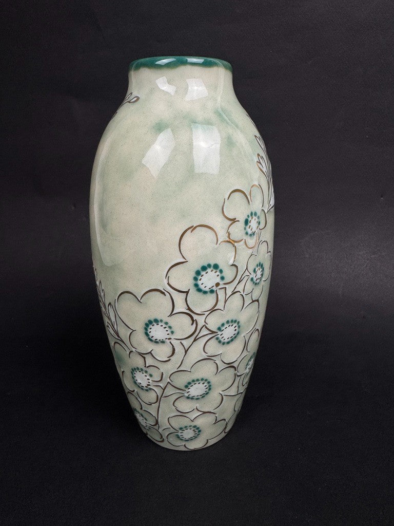Vase n°8 manufacture Tharaud, vers 1950-1960, porcelaine émaillée céladon