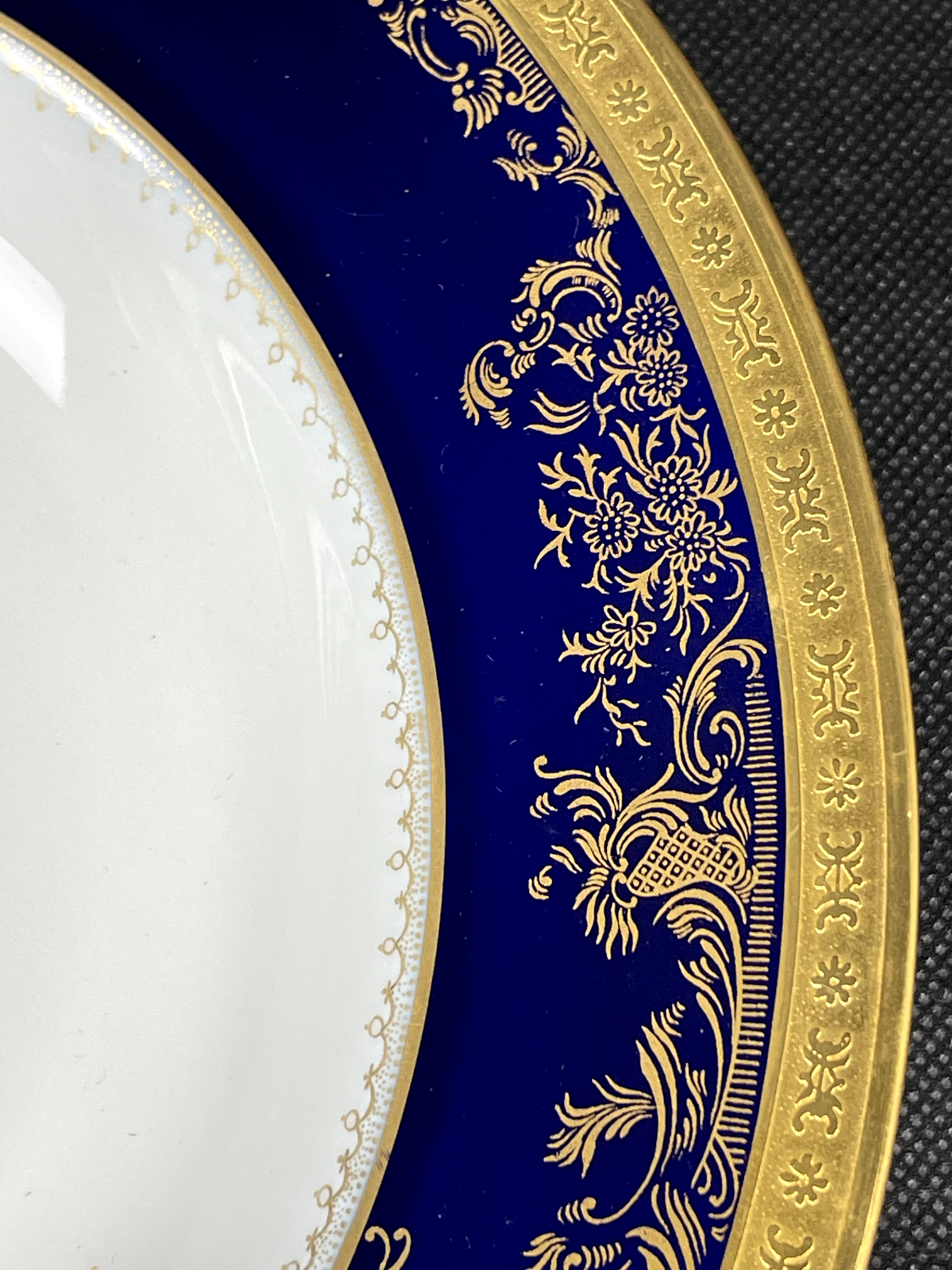 Haviland Limoges,  assiette à soupe, modèle Pompadour, neuve