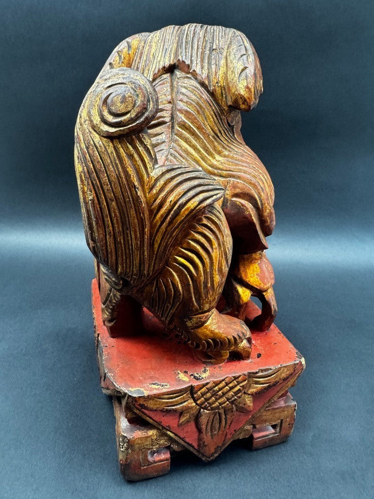 Paire de lions gardiens chinois en bois sculpté polychrome XIXe