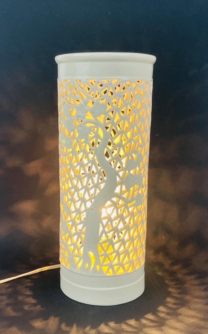 Lampe en porcelaine Blanc de Chine