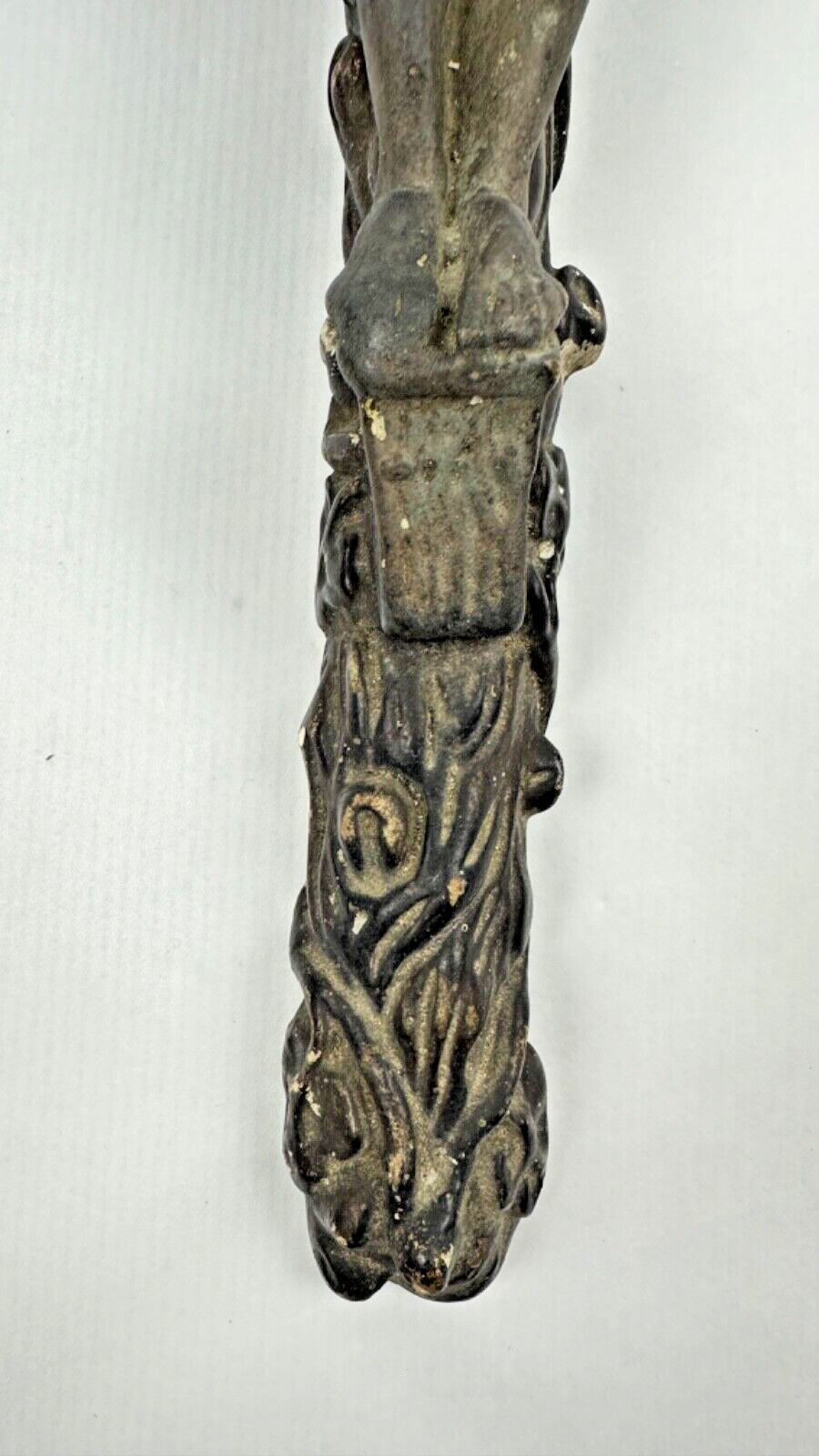 Crucifix Napoléon III en plâtre patine brune
