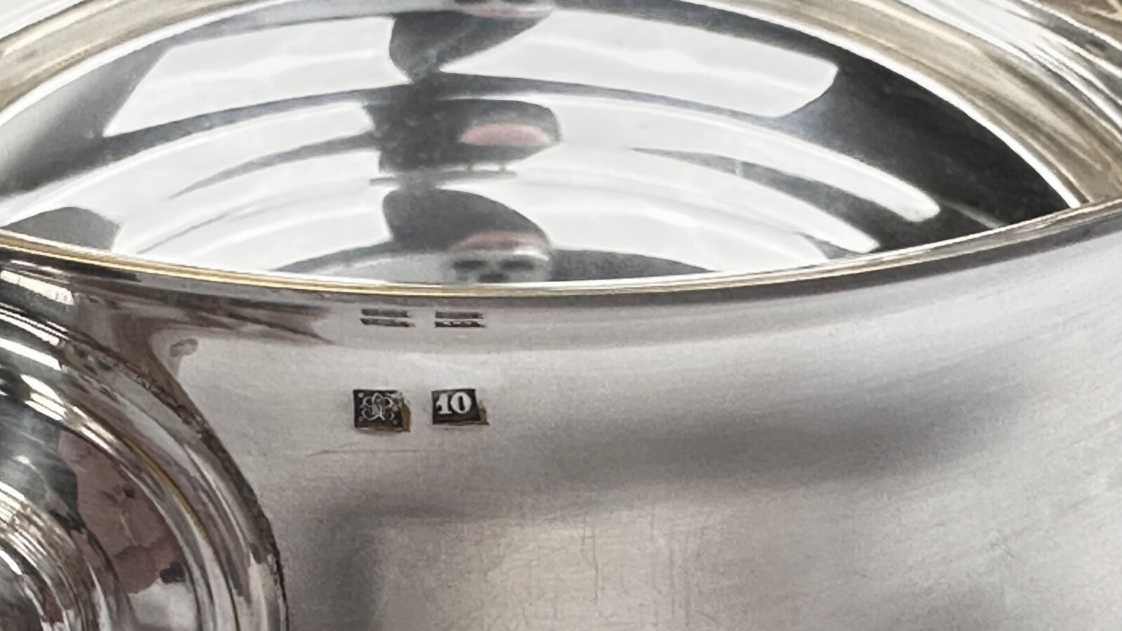 Casserole à sauce métal argenté manche ébène