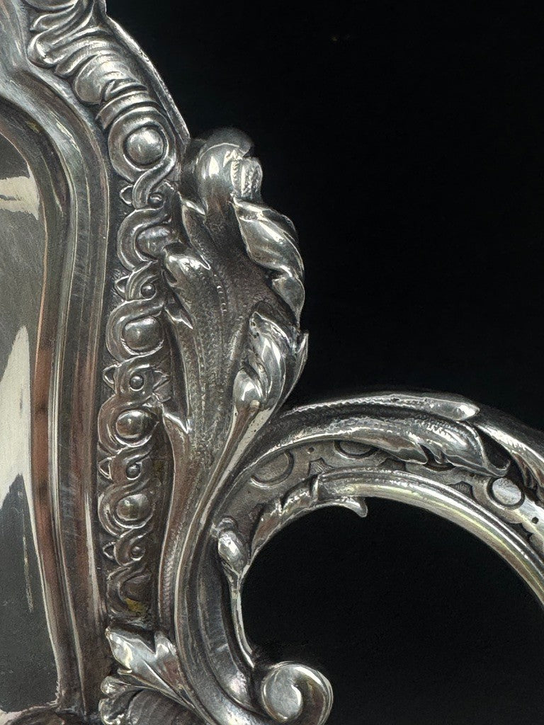 Christofle, important plateau de service en métal argenté décor de mascarons