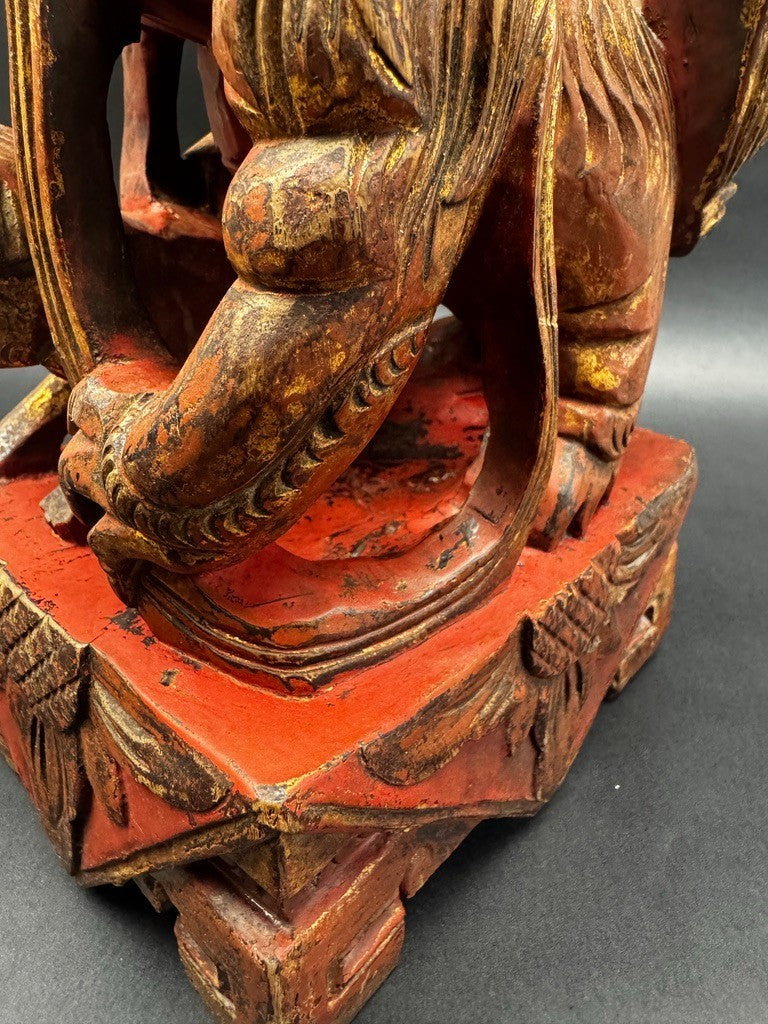 Paire de lions gardiens chinois en bois sculpté polychrome XIXe