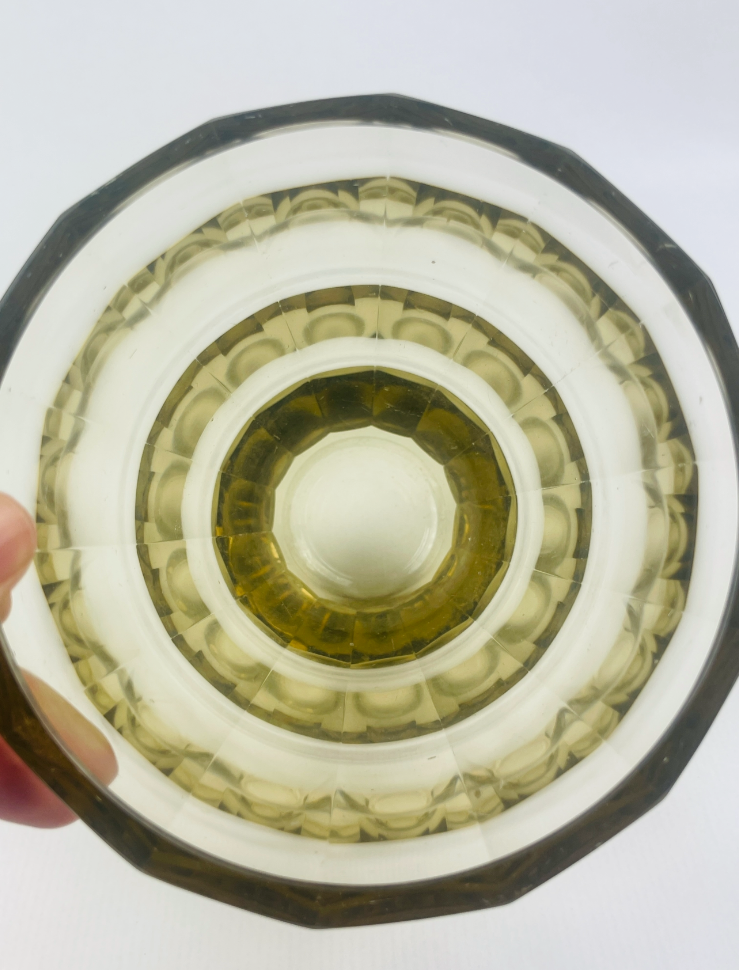 Vase en cristal fumé taillé par Ellis Berg pour Kosta Boda, Suède 1930