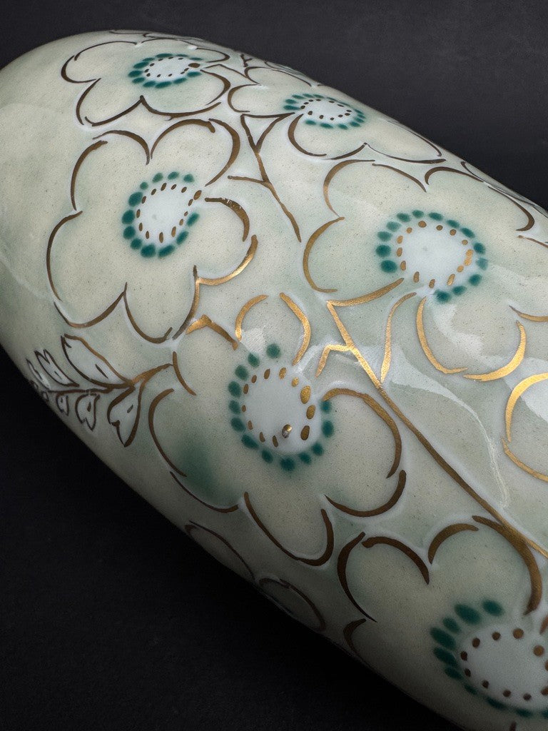 Vase n°8 manufacture Tharaud, vers 1950-1960, porcelaine émaillée céladon