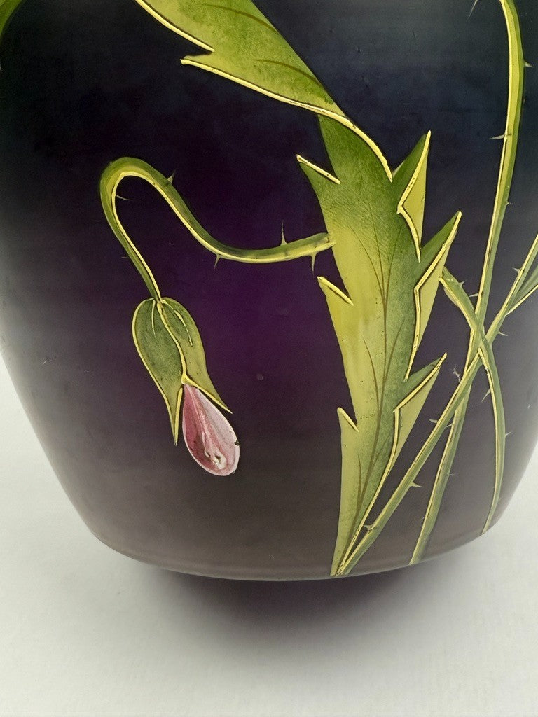 Vase Art Nouveau en verre émaillé violet décor de pavots, Poschinger vers 1900