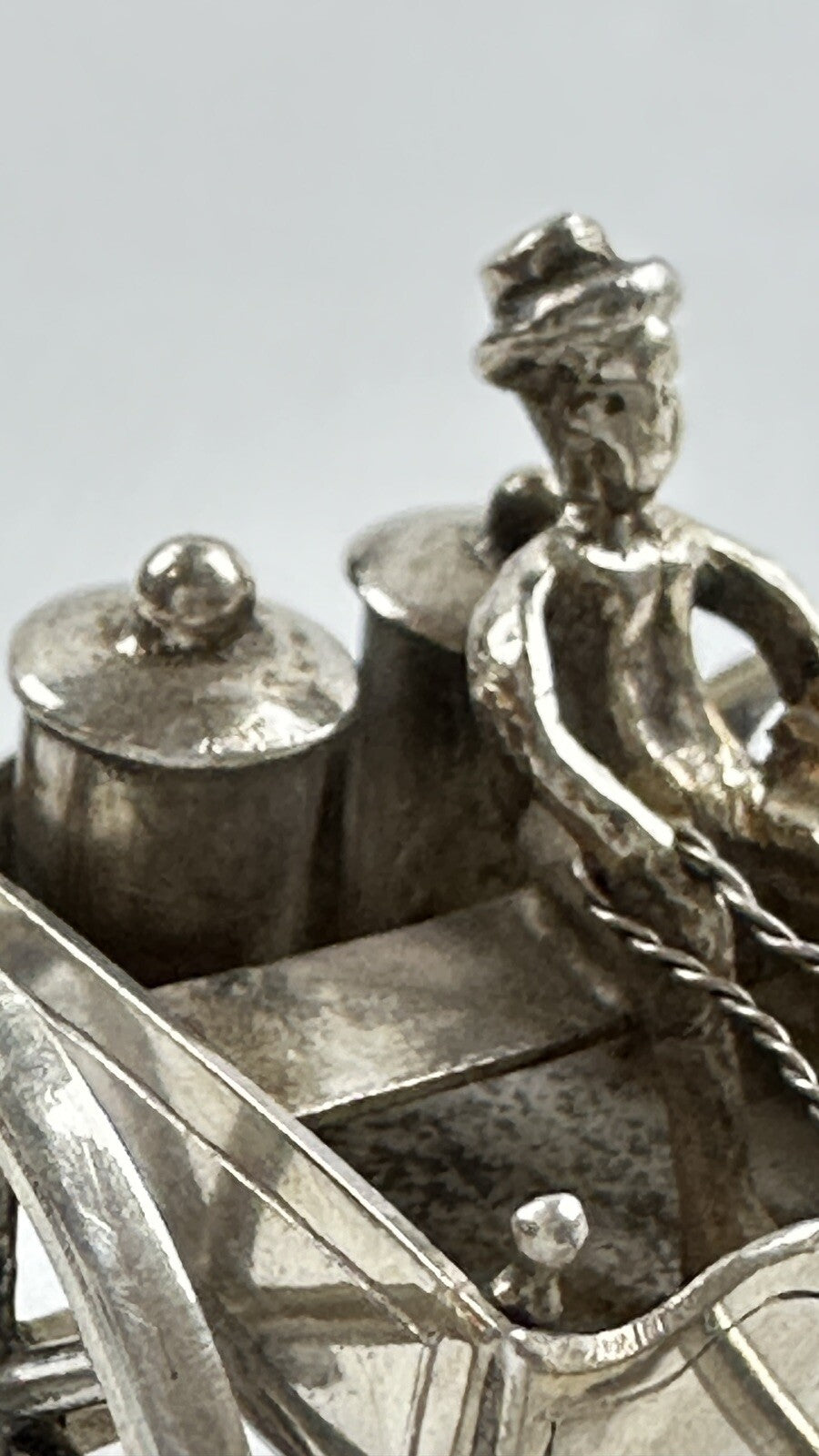 Miniature, objet de vitrine, attelage de chiens, marchand de lait en argent