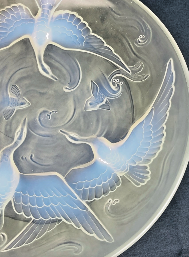 Verlys, Coupe En Verre Irisé à Décor d'Oies Et De Poissons