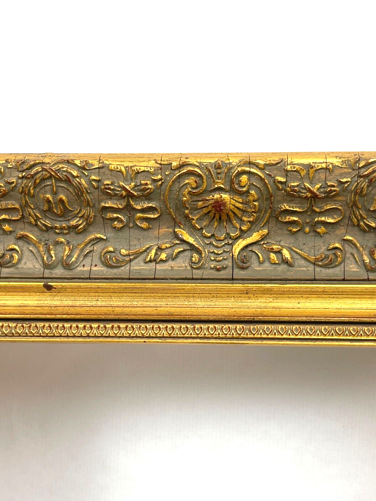 Cadre, encadrement en bois doré