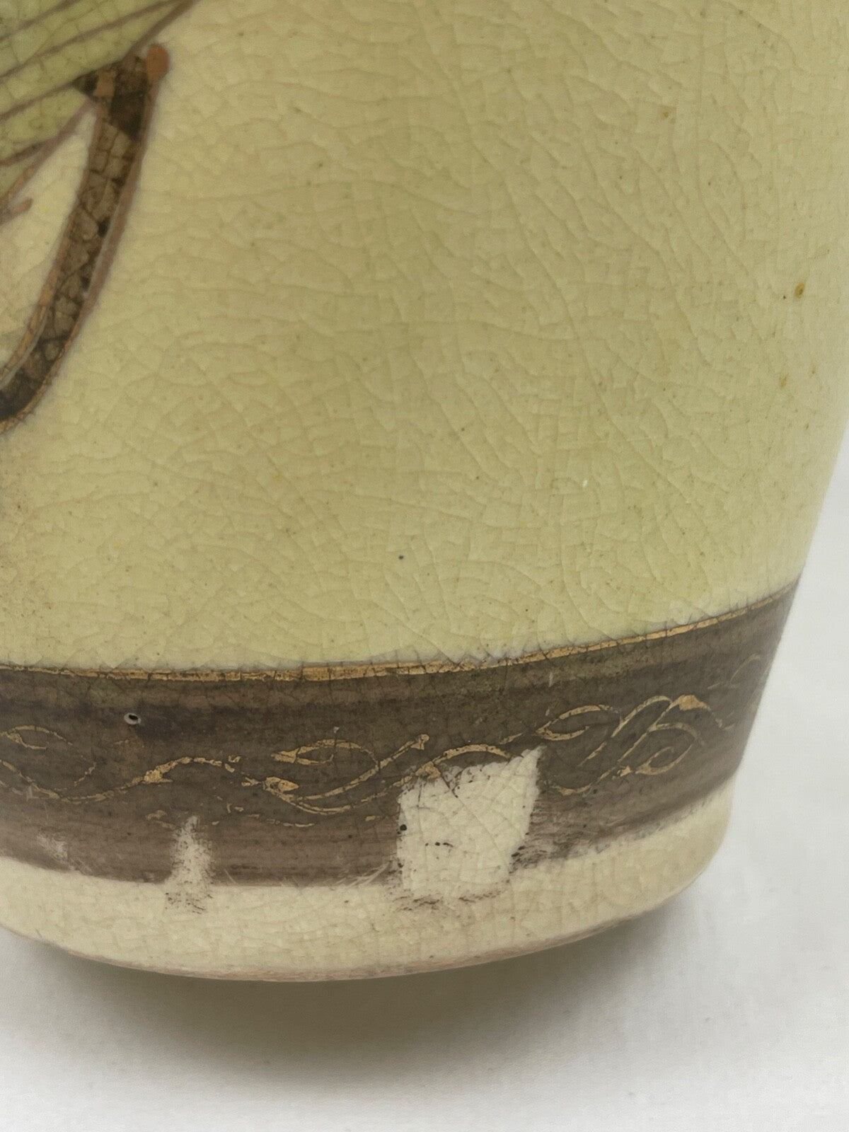 Grand vase en porcelaine du Japon, Satsuma, chrysanthèmes en relief