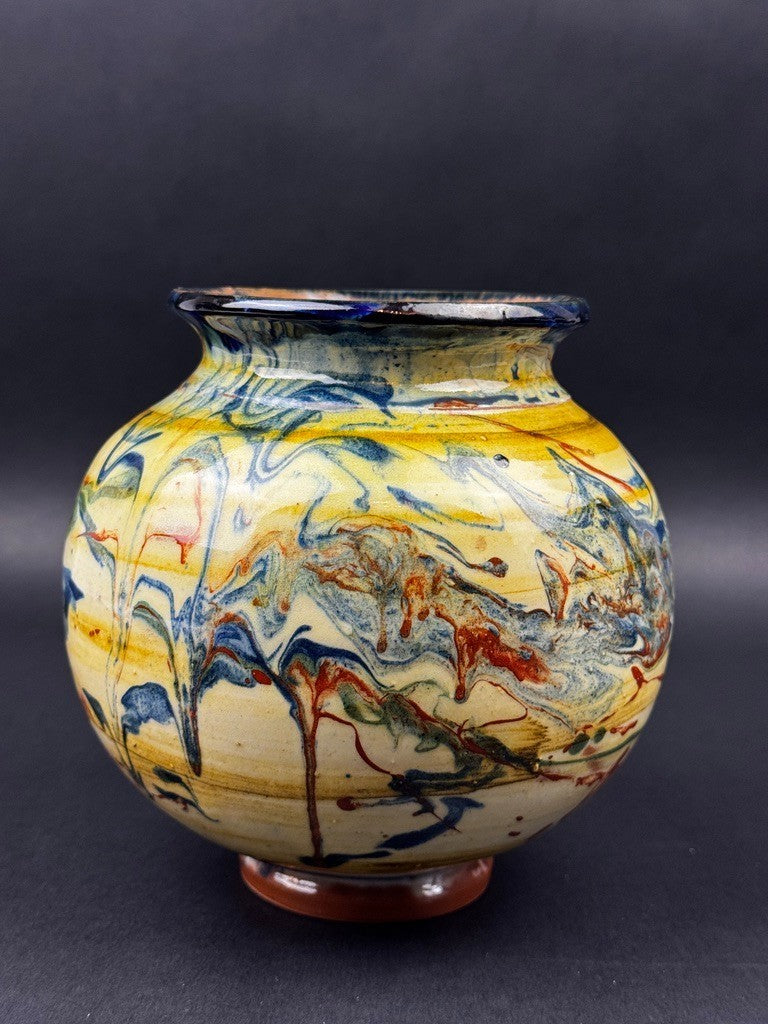 Vase basque en céramique vernissée à décor marbré polychrome