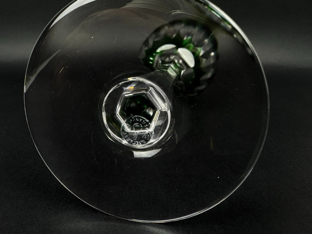 Paire de verres à vin Baccarat – Modèle Cassino – Cristal emeraude taillé 19 cm