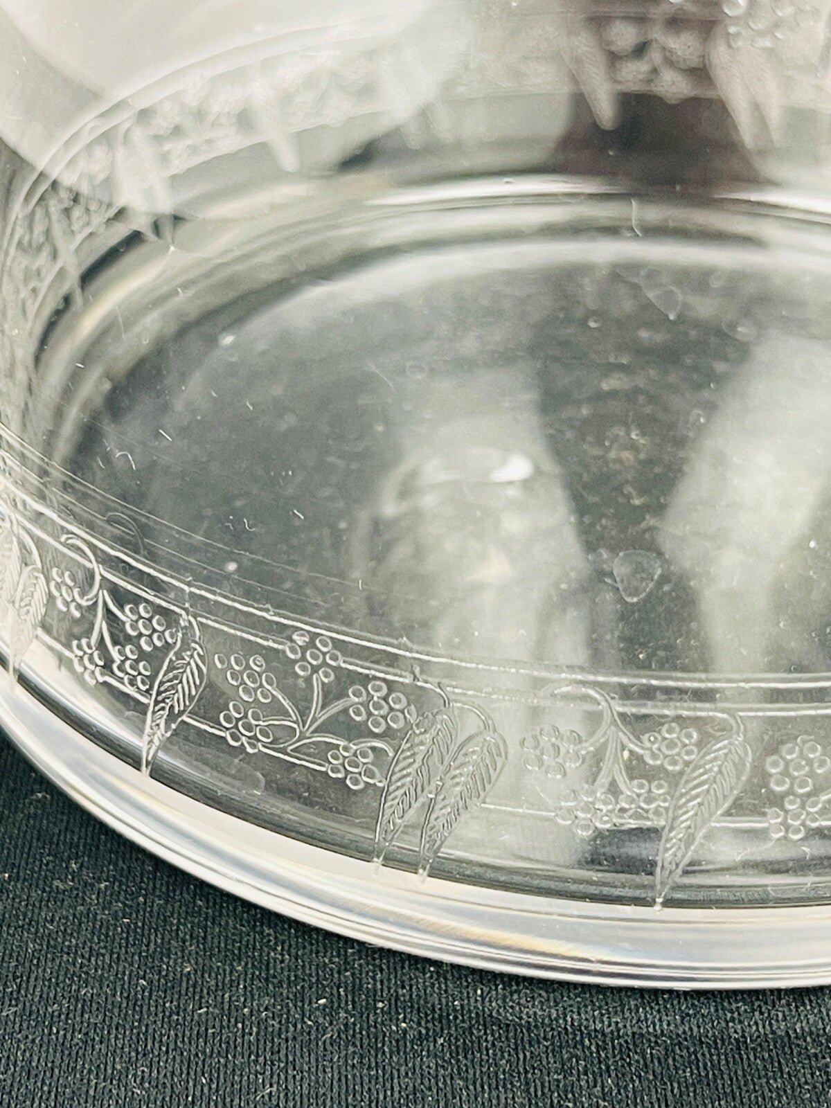 Broc à eau, pichet en cristal gravé Hyacinthe Cayla