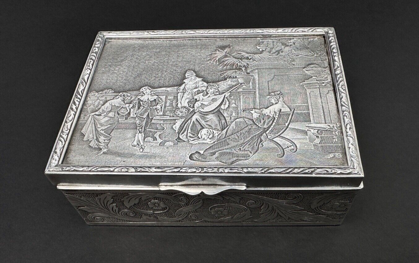 Coffret à Bijoux En Cuivre Argenté à décor de scène de danse