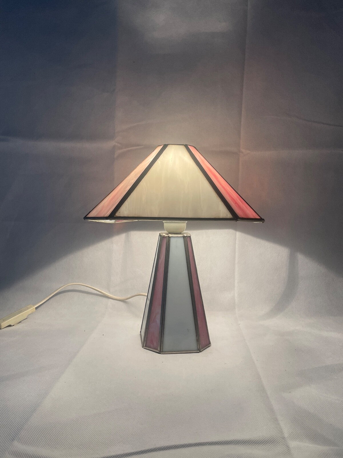 Ancienne lampe de table  en pâte de verre dans l'esprit de Tiffany